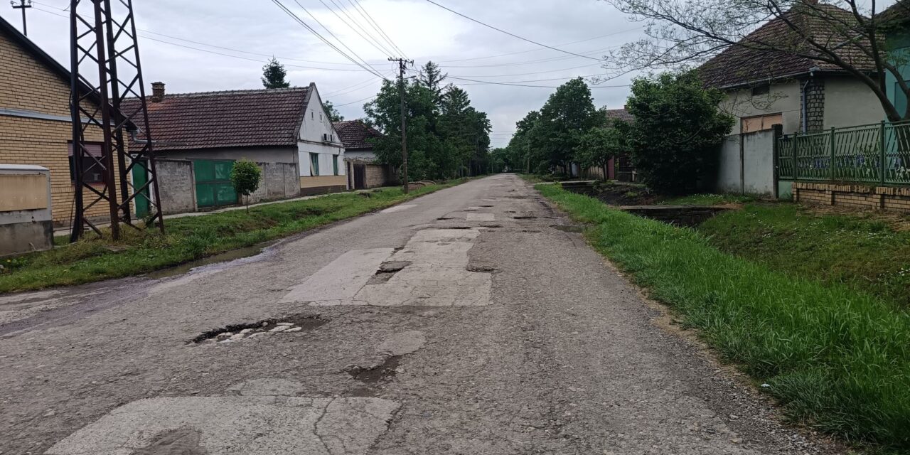 A megkéselt nők egyike várandós, mellkasi sérüléssel vitték kórházba