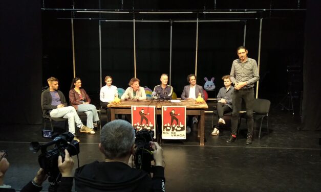 „Leromboljuk és újraépítjük a színházat!”