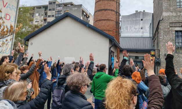 Harminc kereszteződést zárnak le kedden a tüntetők Újvidéken