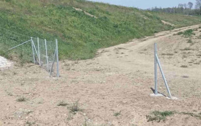 Lopják a kerítést és az útjelző táblákat is az autópályáról