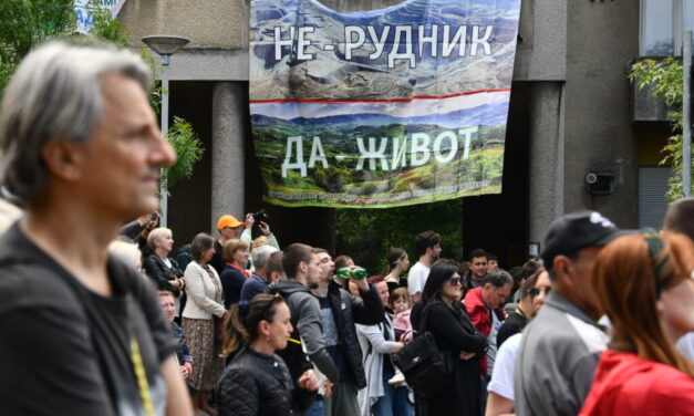 Elkezdődött a loznicai egyetemistatüntetés