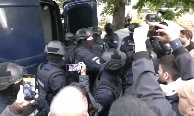 Elengedték a pénteken reggel őrizetbe vett fotóriportert