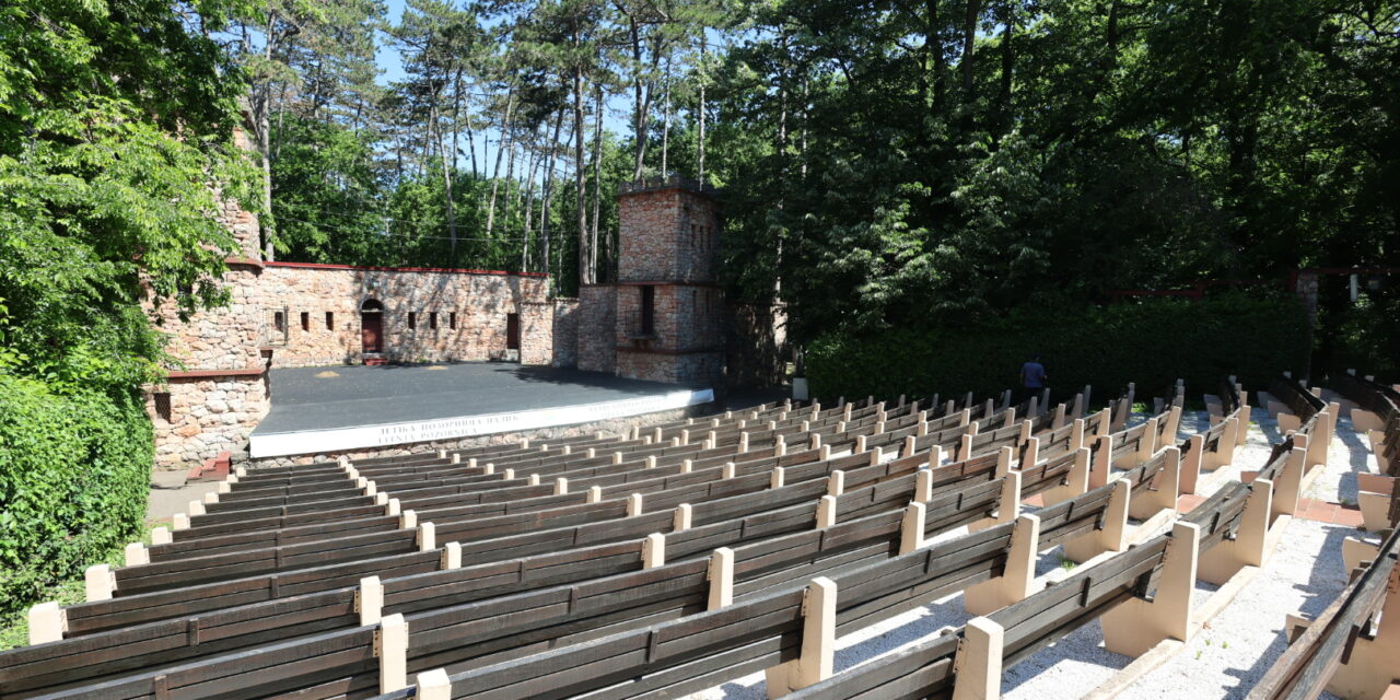 Csaknem ötmillió dinárból újítják fel a palicsi Nyári Színpadot