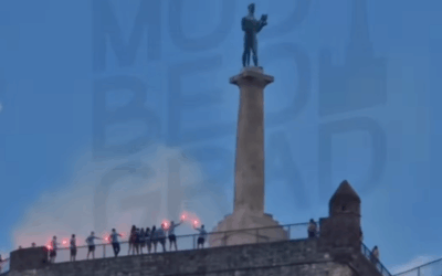 Az általános iskola végét ünnepelték, közben lángba borították a nándorfehérvári várat (Videó)