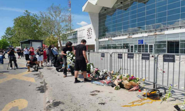 Fél éve, hogy a hatalom minden eddiginél nagyobbat hazudott: „Nem újítottuk fel az előtetőt” (Fotó)