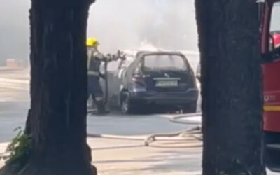 Kigyulladt egy autó Szabadka központjában (videó)