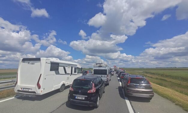 Sor alakult ki a szabadkai fizetőkapunál