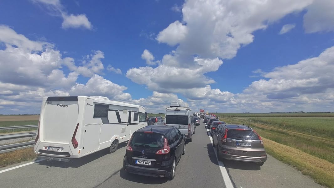 Sor alakult ki a szabadkai fizetőkapunál