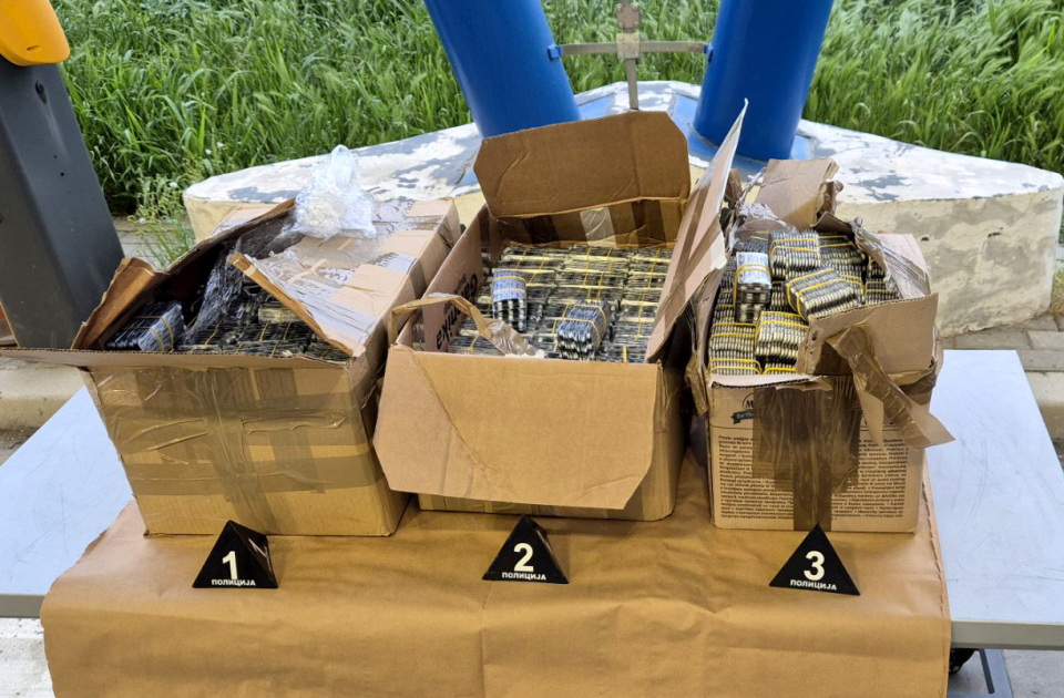 Csaknem százezer darab tudatmódosító tablettát akart átcsempészni a határon (Fotó)