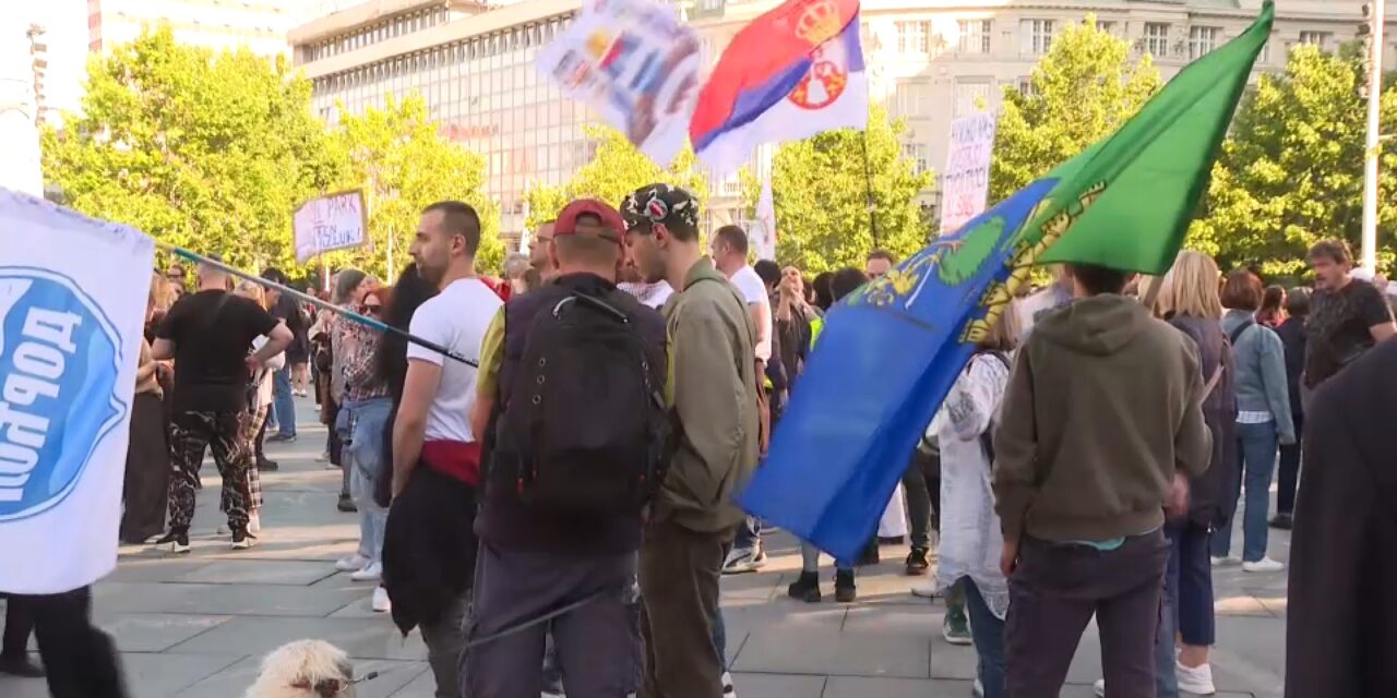 Ćacilend megszállása ellen tüntetnek Belgrádban