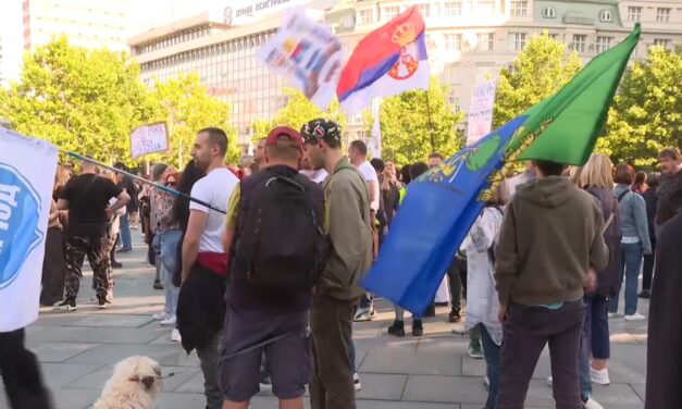 Ćacilend megszállása ellen tüntetnek Belgrádban