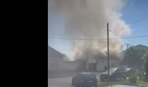 Kigyulladt egy családi ház Szabadkán (Videó)