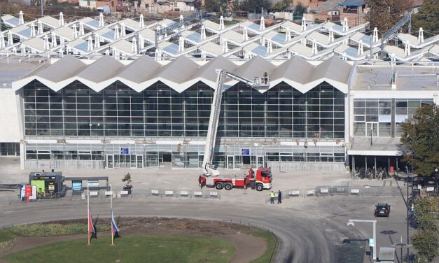 Lazović: Vučić minél távolabbra menekülne a választásoktól