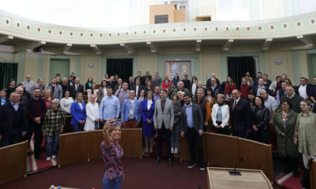 Szidják a VMSZ-t, de mégis rájuk szavaznak – ki érti ezt?