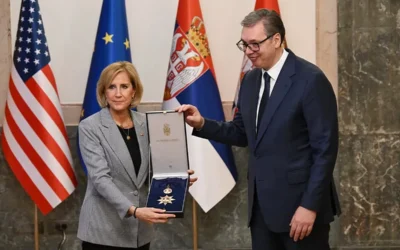 Vučić kitüntet, Trump Belgrádba ígérkezik