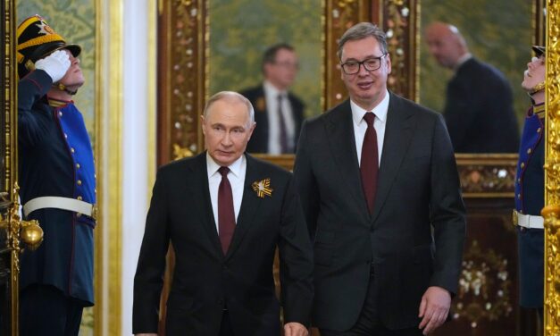 „Vučić inkább vállalja a gazdasági károkat, mint hogy szembeforduljon Oroszországgal”