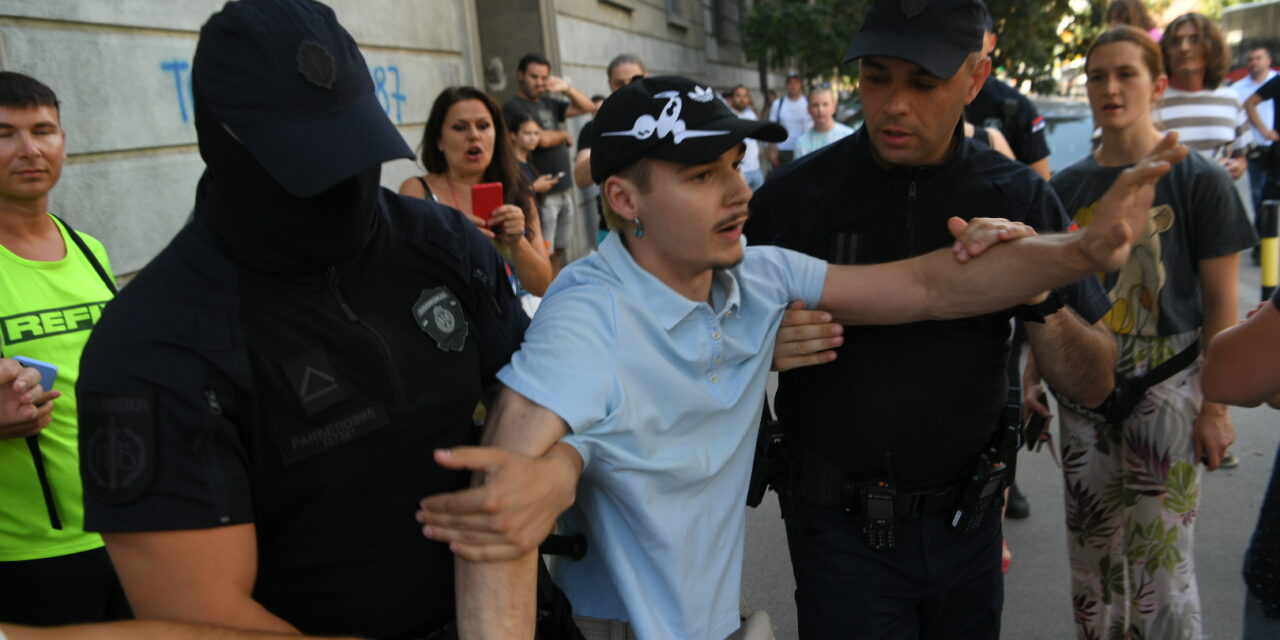 Rendőrség: Az éjszaka nyugodtan telt, 44 személyt állítottunk elő