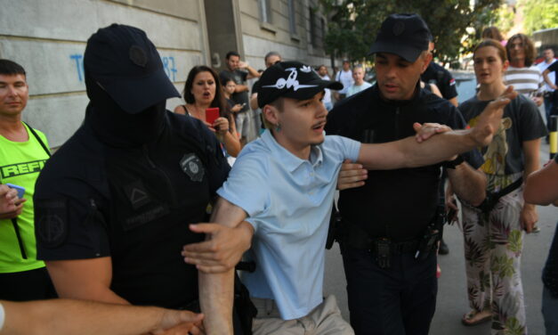 Rendőrség: Az éjszaka nyugodtan telt, 44 személyt állítottunk elő