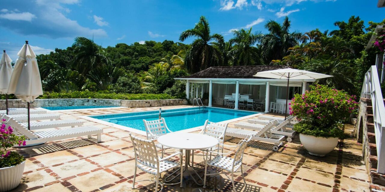 A medence nyitásának fontos lépései a tökéletes szezonkezdet érdekében