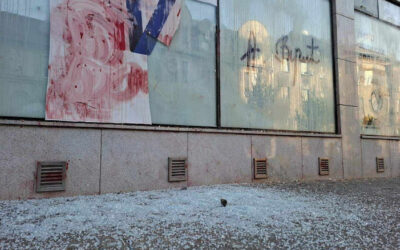 Ismét betörték a haladók újvidéki irodájának kirakatát (Fotók)