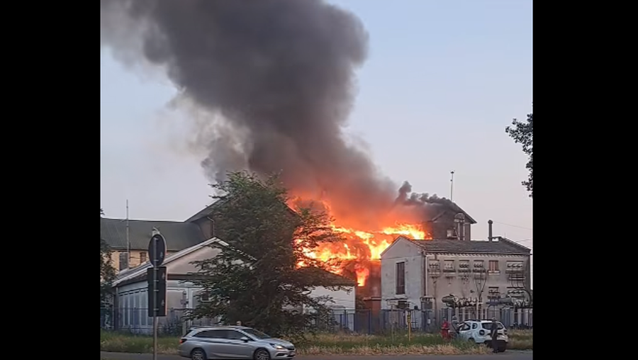 Lángol a szenttamási malom (Videó)