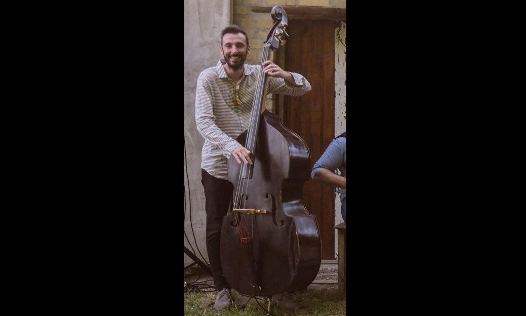 Ellopták az ismert szabadkai zenész nagybőgőjét