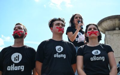 Néma demonstrációk a szólásszabadságért Tizenhét városban tüntettek a civilek és az újságírók elhallgattatására tett törvény ellen