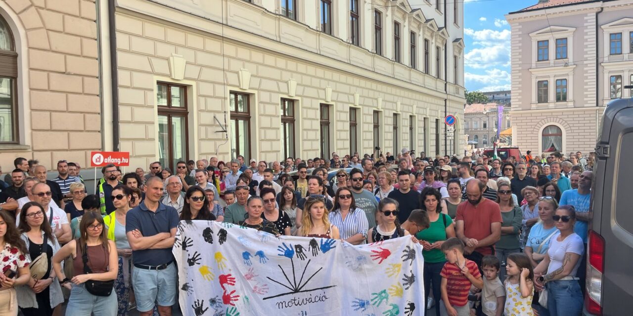 Hat magyar városban is tüntettek a Fidesz üldözési törvénye ellen