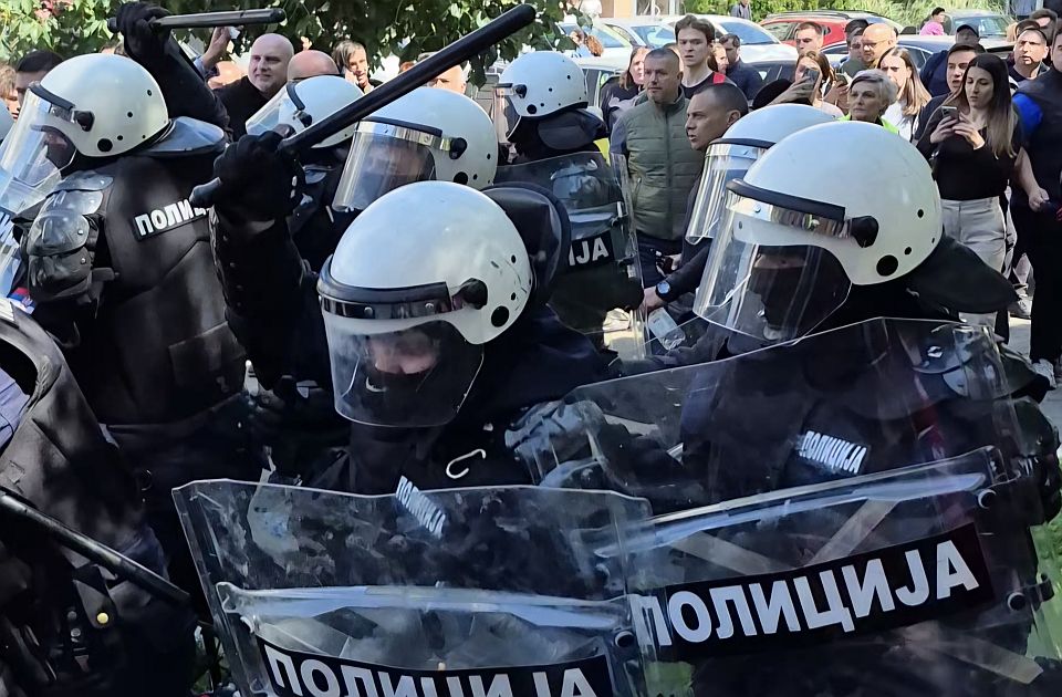 A rendőrség azonnal hagyjon fel az erőszakkal!