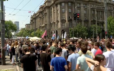 A követelések teljesítéséig a kormányépület előtt maradnak
