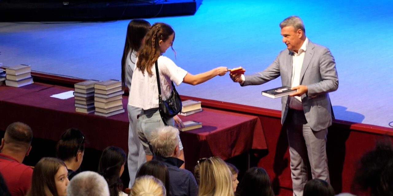 Čačak legjobb diákjai sem akartak lekezelni a polgármesterrel (videóval)