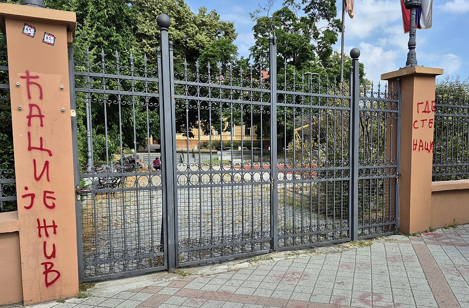 A Kreni-Promeni bűnvádi feljelentést tett a gyűlöletkeltő graffiti miatt