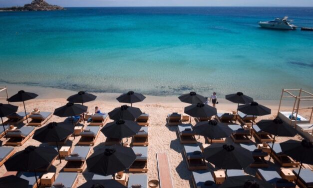 Felháborodott turisták: Egy liter sör száz, két pohár pezsgő százharminchat euró