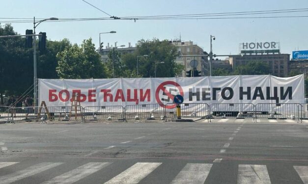 A haladó rezsim Belgrádban is kitűzte a horogkeresztet