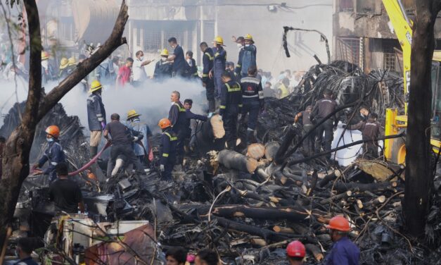 Indiai repülőgép-katasztrófa: Túlélő(ke)t találtak