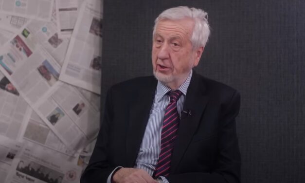 Jeszenszky Géza is kiment Magyar Péter újabb országjárásának első állomására