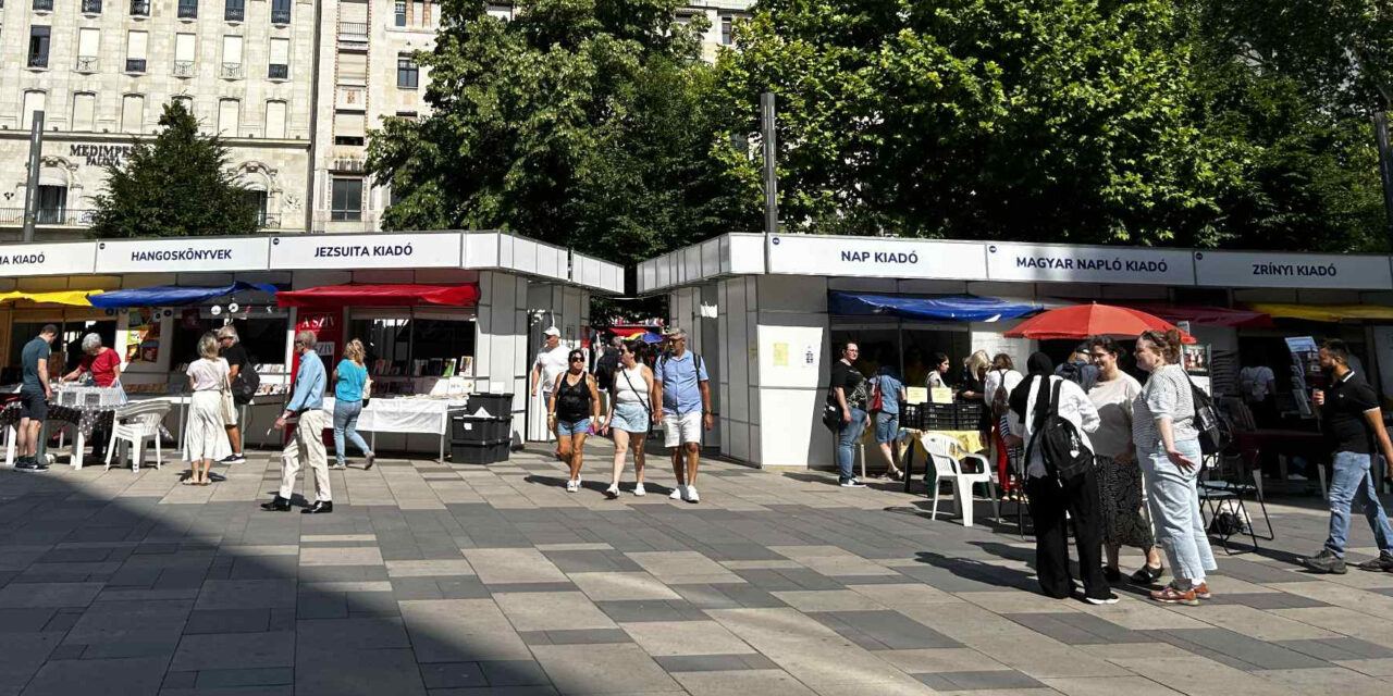 <span class="entry-title-primary">Retro traumák irodalma</span> <span class="entry-subtitle">Lackfi János József Attila-díjas költő, író, műfordító nyitotta meg a 96. Ünnepi Könyvhét rendezvényeit</span>