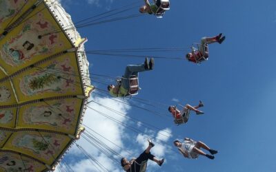 Egy kislány leesett a körhintáról, három férfit őrizetbe vettek