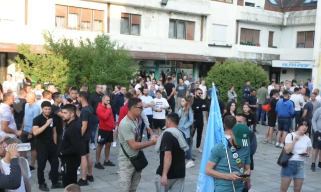Utcán a polgárok, mert biztosak benne, hogy a választásokon legyőzték a haladókat