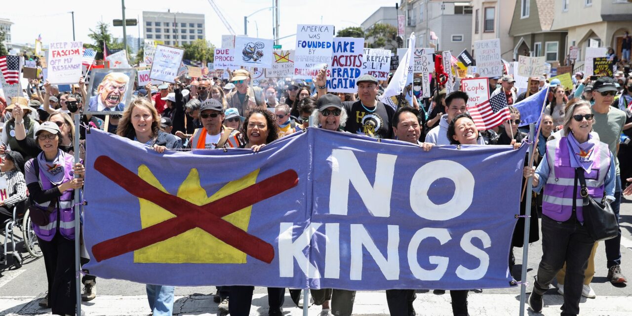 <span class="entry-title-primary">„Kezd nagyon hasonlítani Oroszországra”</span> <span class="entry-subtitle">Amerika-szerte milliók tiltakoztak Trump politikája ellen</span>