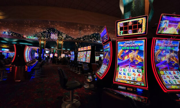 Belépő a kaszinók izgalmas világába: útmutató a virtuális asztalokhoz és a nyerőgépekhez