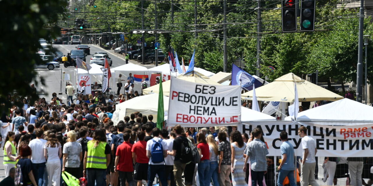 Professzorok: Nem bízunk a kormányban, marad a blokád