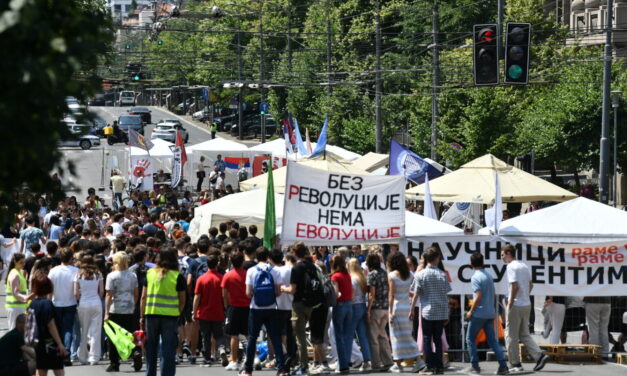 Professzorok: Nem bízunk a kormányban, marad a blokád