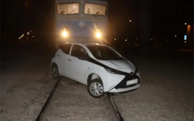Részeg nő akadt fenn a síneken, a mozdonyvezető józanságának köszönve nem történt tragédia