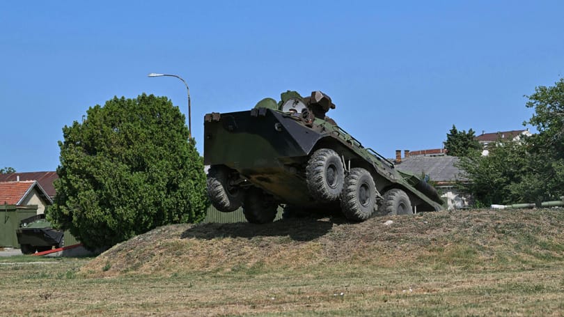 Nem 26, hanem 66 BTR csapatszállítót vett Szerbia potom pénzért Magyarországtól