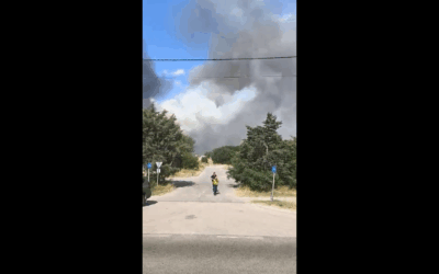 Egyre sűrűbb füst gomolyog a tompai átkelőnél (Videóval)