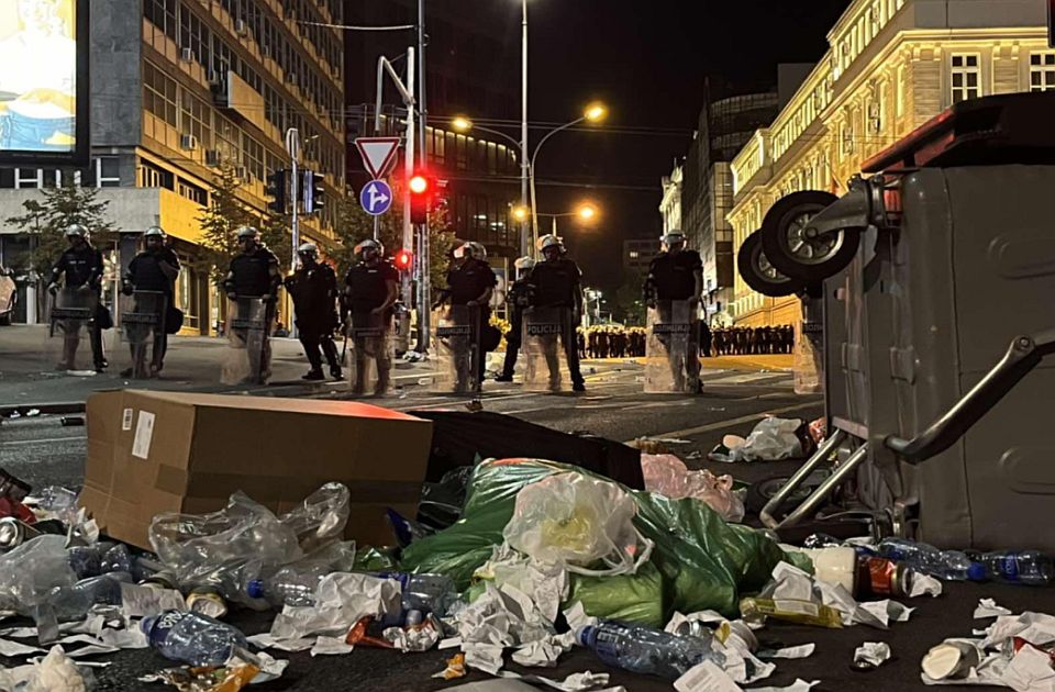 Incidensek Belgrádban, többen megsérültek, több tíz tüntetőt letartóztattak