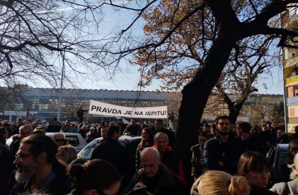 EP képviselő: Vučić rezsimje professzorokat tartóztat le, miközben Vesić szabadlábon van