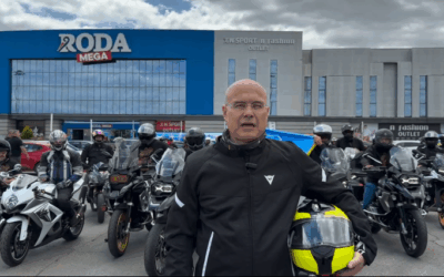 A bukott kormányfő motoron, az elítélt belügyi államtitkár terepjáróval érkezett Ćacilendbe