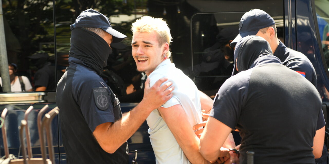 Ki veri a polgárokat: rendőrök vagy egyenruhás verőlegények?